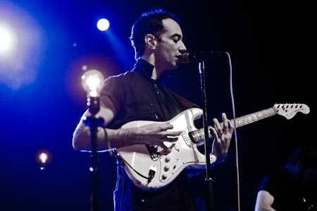 The Strokes' Albert Hammond Jr. perform solo in NYC, 2014 (Photo: Paul Bachmann for Live4ever Media)
