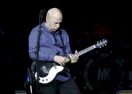 Mark Knopfler live in London, 2013 (Photo: Andy Crossland for Live4ever)
