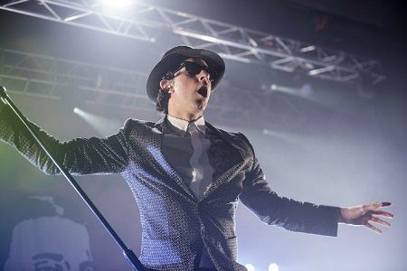 Paul Smith onstage with Maximo Park (Photo: Gary Mather for Live4ever)