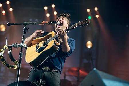 Marcus Mumford fronts Mumford & Sons at Leeds Festival 2015 (Photo: Gary Mather for Live4ever)