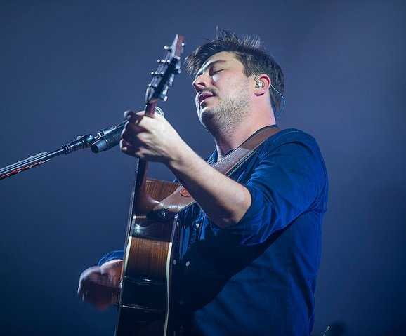 Mumford & Sons live at Manchester Arena (Photo: Gary Mather for Live4ever Media)