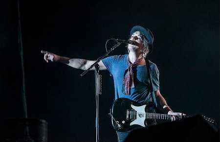 Pete Doherty onstage with The Libertines (Photo: Gary Mather for Live4ever Media)
