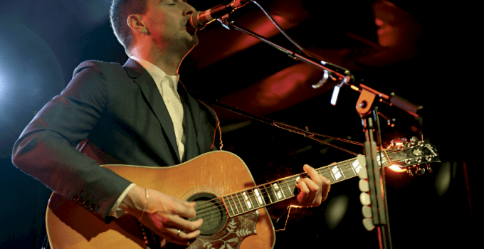 The Courteeners’ Liam Fray announces solo acoustic tour