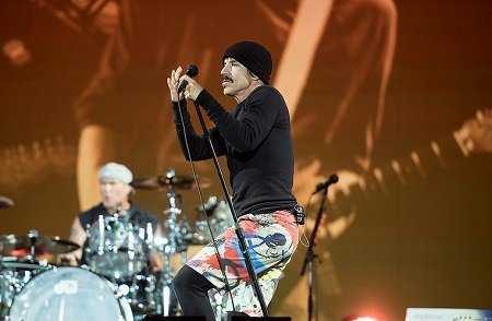 Anthony Kiedis with Red Hot Chili Peppers on the final day of Leeds Festival 2016 (Photo: Gary Mather for Live4ever)