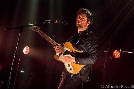 Felix White performing with The Maccabees in London (Photo: Alberto Pezzali for Live4ever Media)
