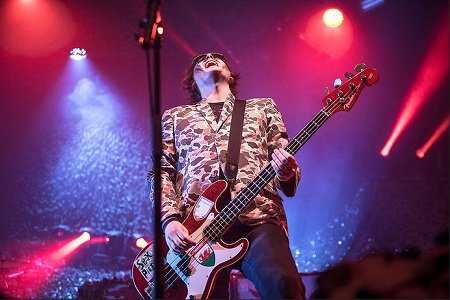 Nicky Wire, Manic Street Preachers - Wolverhampton Civic Hall (Photo: Gary Mather for Live4ever Media)