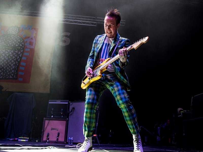 Slaves supporting The Cribs @ Leeds Arena (Gary Mather / Live4ever)
