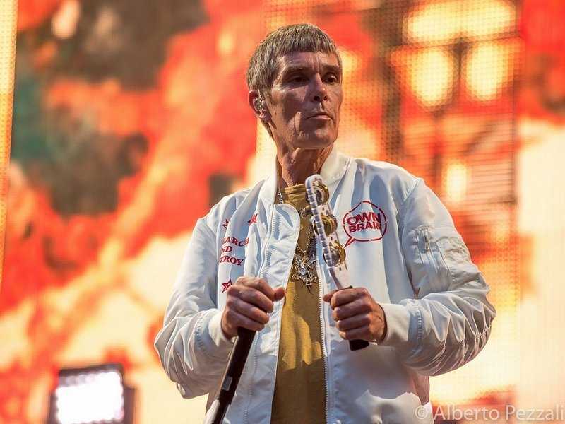 Ian Brown onstage with the Stone Roses at Wembley Stadium, London. June 2017. (Alberto Pezzali / Live4ever)