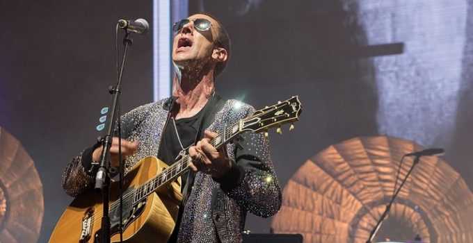 Born To Be Strangers from Richard Ashcroft‘s new album Natural Rebel is streaming online