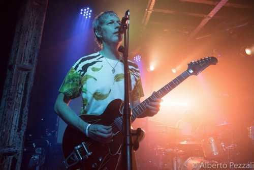 Andy Bell live with Ride in London. (Alberto Pezzali / Live4ever)