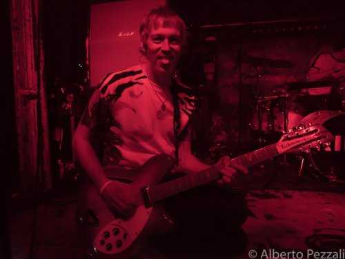Andy Bell live with Ride in London. (Alberto Pezzali / Live4ever)