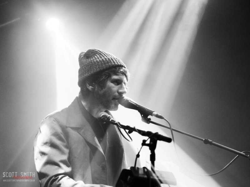 Gruff Rhys performing at Leeds Church, November 2018 (Scott Smith / Live4ever)
