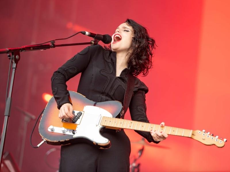 Anna Calvi to be presented with the Fender Play prize at 2019 Q Awards