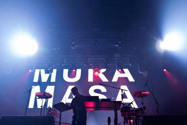 Mura Masa performing at the 2019 Pitchfork Paris Festival (Jessica Bartolini for Live4ever)