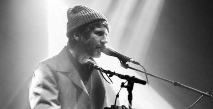 Gruff Rhys performing at Leeds Church (Scott Smith / Live4ever)