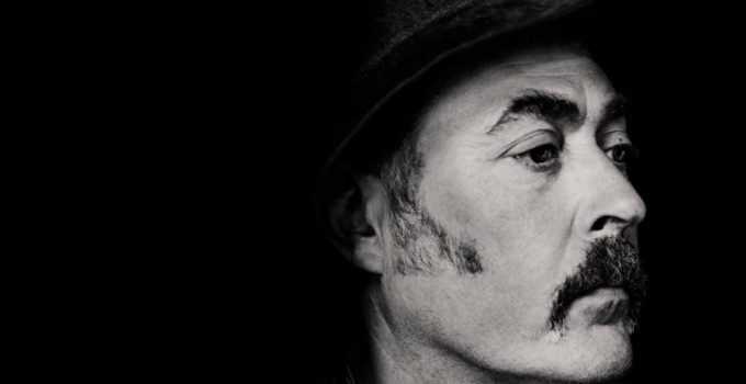 tindersticks prepare new album Distractions with ‘Man alone (can’t stop the fadin’)’