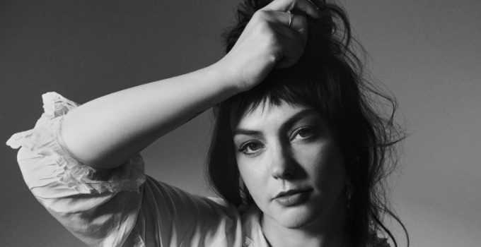 Angel Olsen shares Alive And Dying (Waving, Smiling) from new boxset