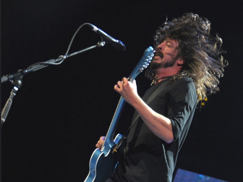 Dave Grohl with Foo Fighters. Live @ Madison Square Garden , NYC (Photo: Paul Bachmann)