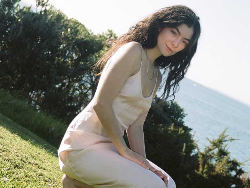 Press photo of Lorde by Ophelia Mikkelson Jones