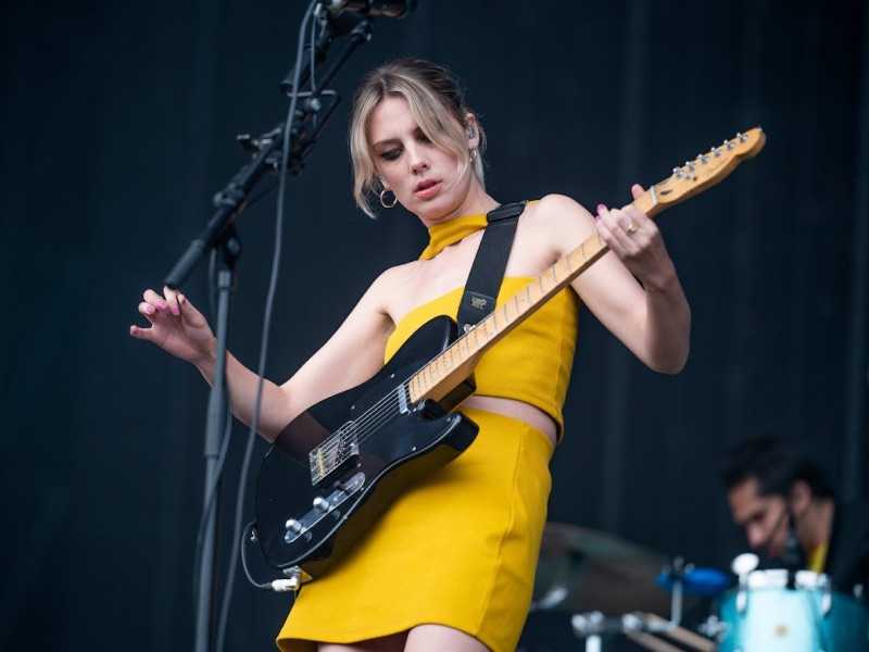 Ellie Rowsell of Wolf Alice performing on Day 1 of Leeds Festival 2021 (Gary Mather for Live4ever)