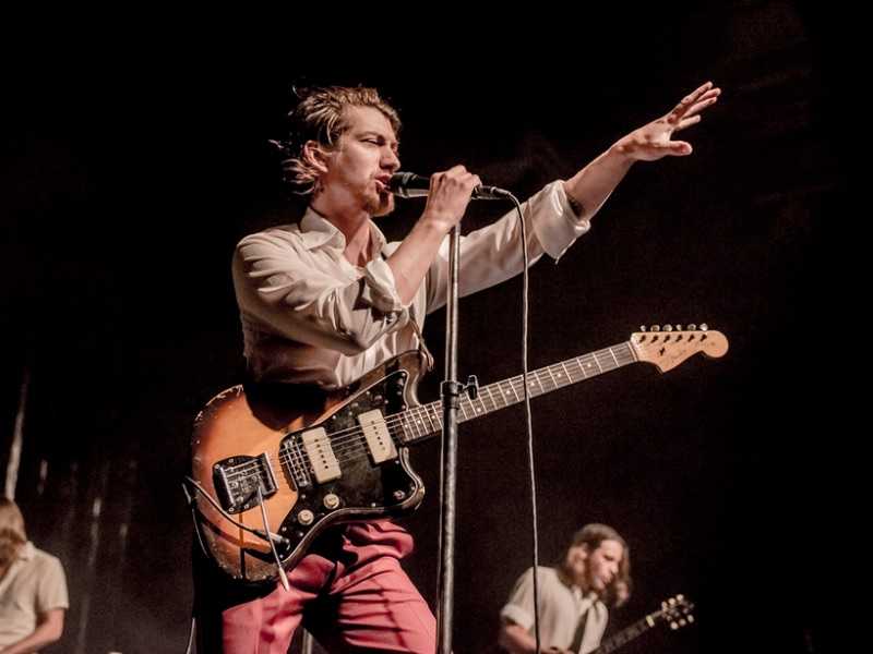 Alex Turner fronting Arctic Monkeys @ Brooklyn Steel (Paul Bachmann for Live4ever)