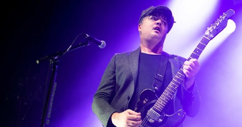 A photo of Babyshambles' Pete Doherty with The Libertines