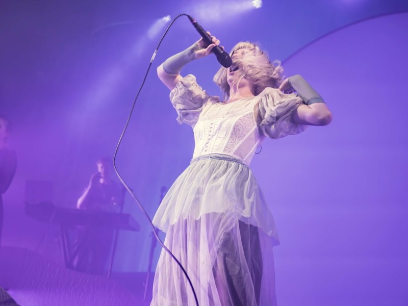 Aurora live in Leeds on April 3rd, 2022 (Gary Mather for Live4ever)