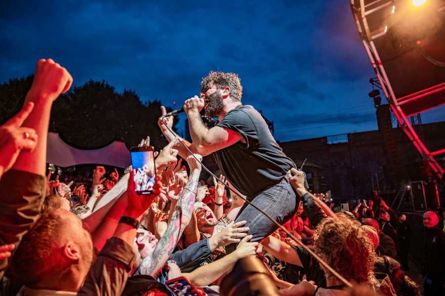Photo of Foals' Yannis Philippakis greeting the Castlefield Bowl crowd (Gary Mather for Live4ever)