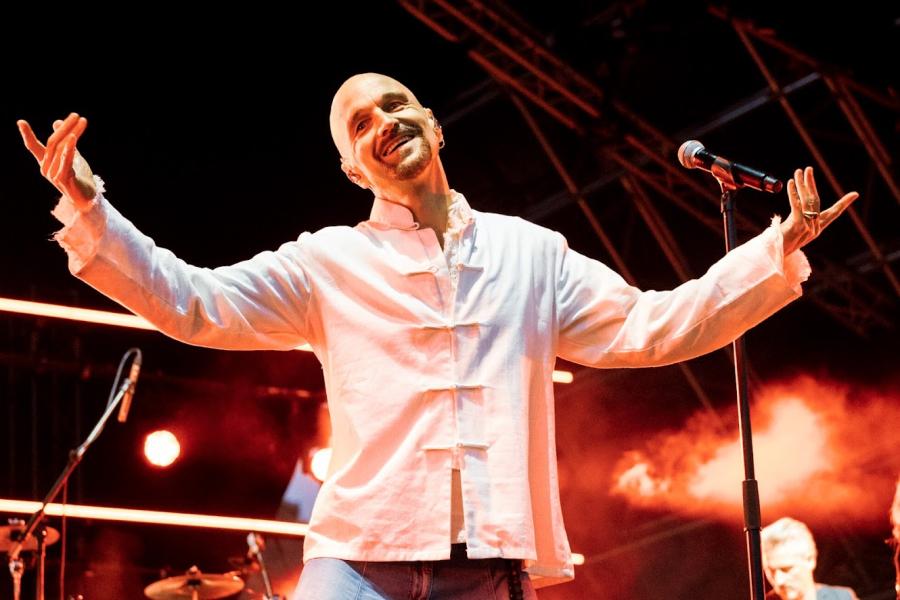 Tim Booth leading James at Heritage Live, June 10th 2022 (Adam Hampton-Matthews for Live4ever)