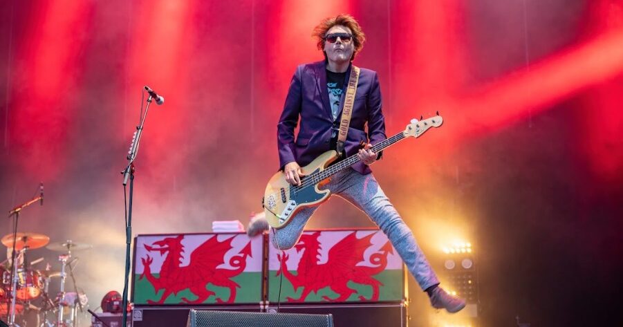 Nicky Wire with Manic Street Preachers at Y Not Festival 2022 (Gary Mather for Live4ever)