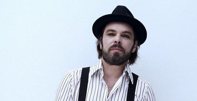 Gaz Coombes announces new solo LP Turn The Car Around