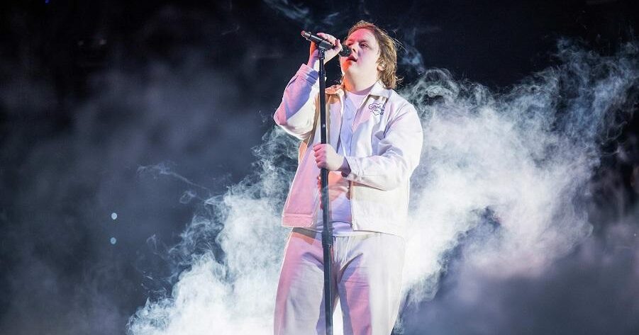 Photo of Lewis Capaldi live at the Manchester AO Arena, Jan 2023 (Gary Mather for Live4ever)