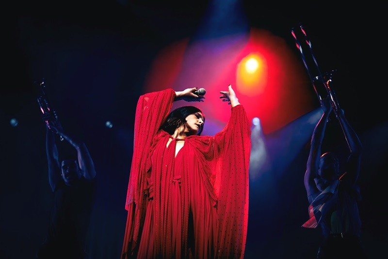 Photo of Jessie Ware live in London (Adam-Hampton-Matthews)