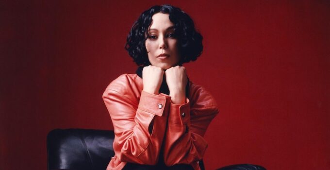 Kelly Lee Owens unveils 2025 North American tour, Higher remixes