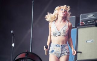 Amyl And The Sniffers live at Leeds Festival 2025: Gig Photos 4 Photo of Amyl And The Sniffers live on Day 1 of Leeds Festival 2025 (Gary Mather for Live4ever)