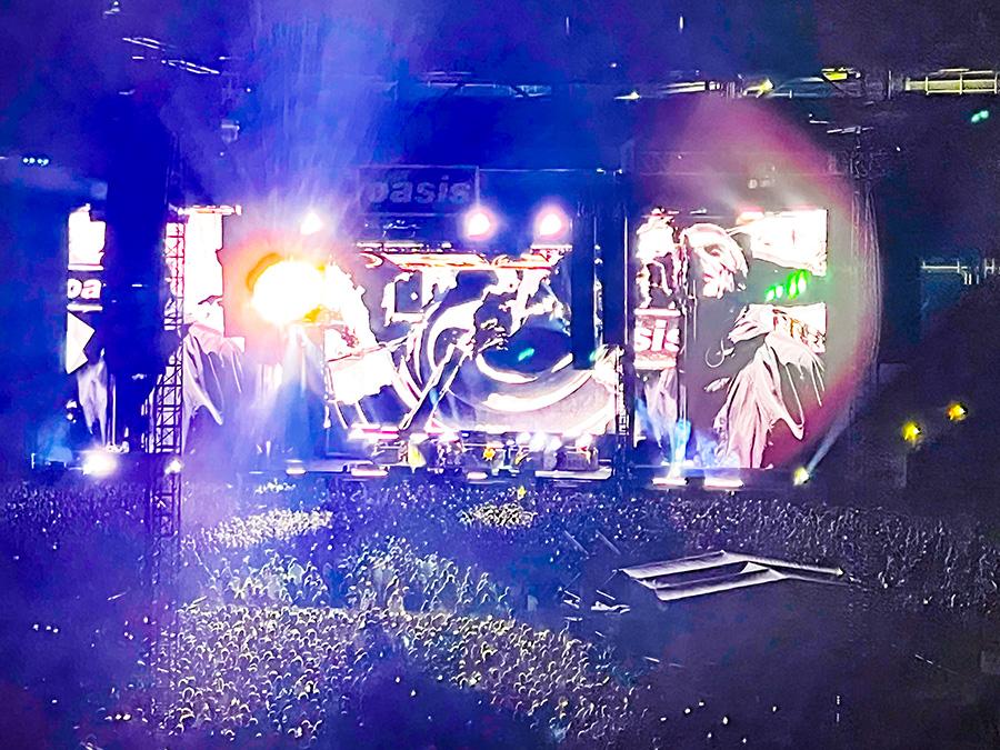 Oasis live at MetLife Stadium, NJ: Gig Review 3 Oasis at MetLife
