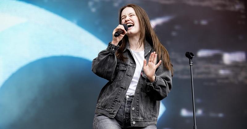 Photo of Sigrid on Day 2 of Neighbourhood Weekender 2025 (Gary Mather for Live4ever)