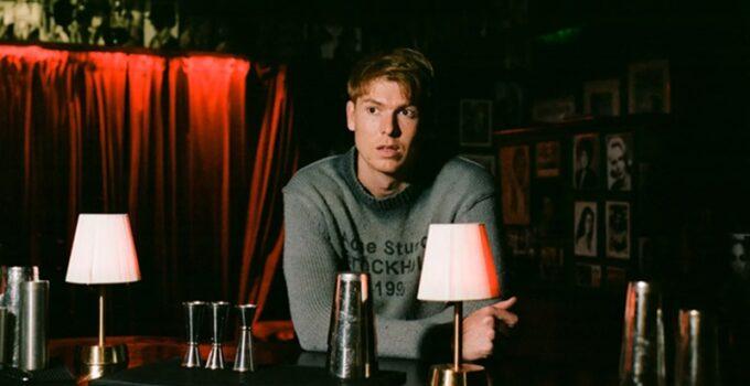 Dan Whitlam announces debut album ‘Strangers (Again)’