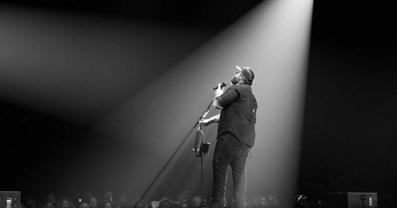 A photo of singer Luke Combs