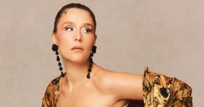 A photo of musician jessie ware